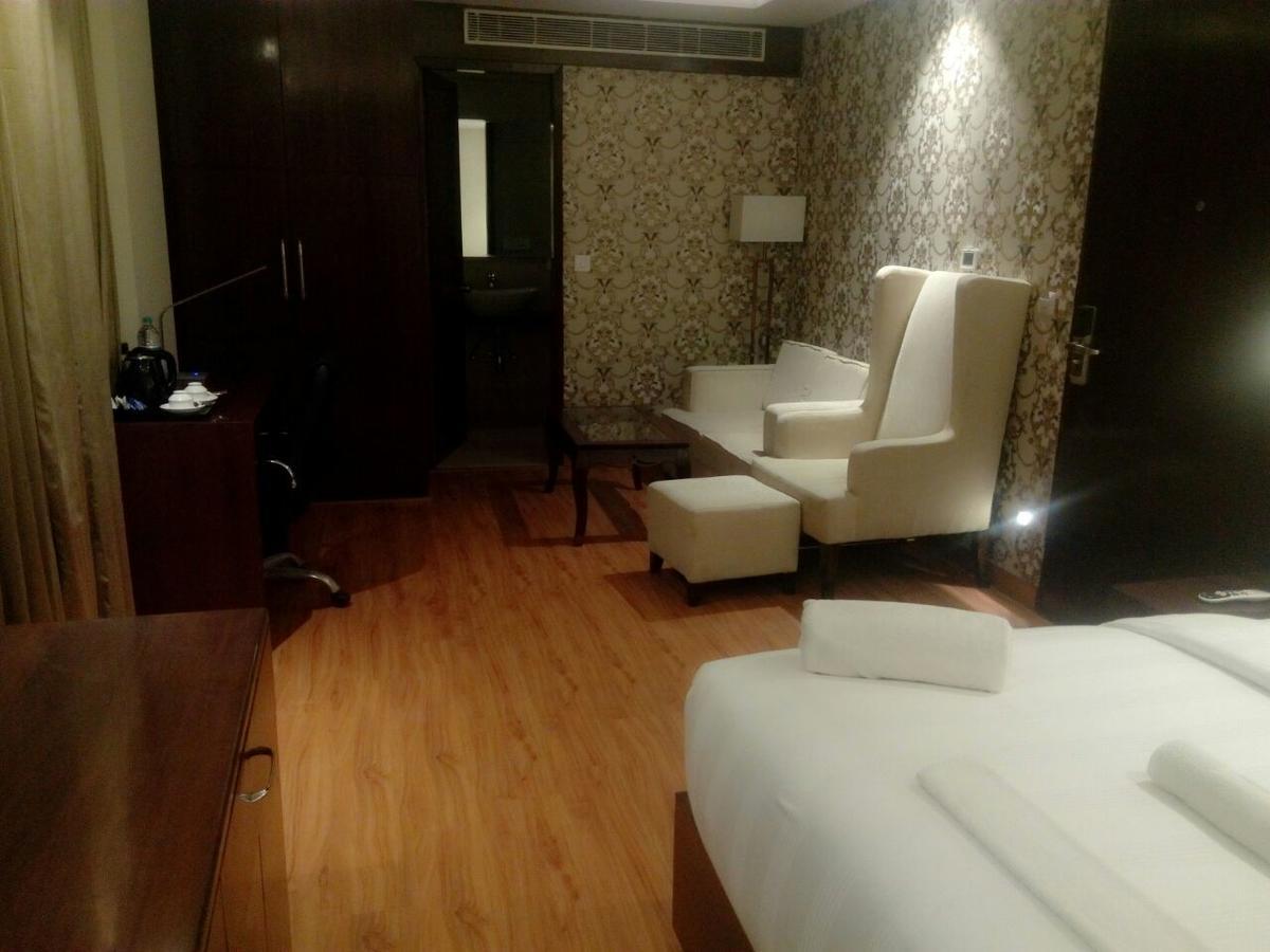 Hotel The Grand Parisian Delhi  Esterno foto