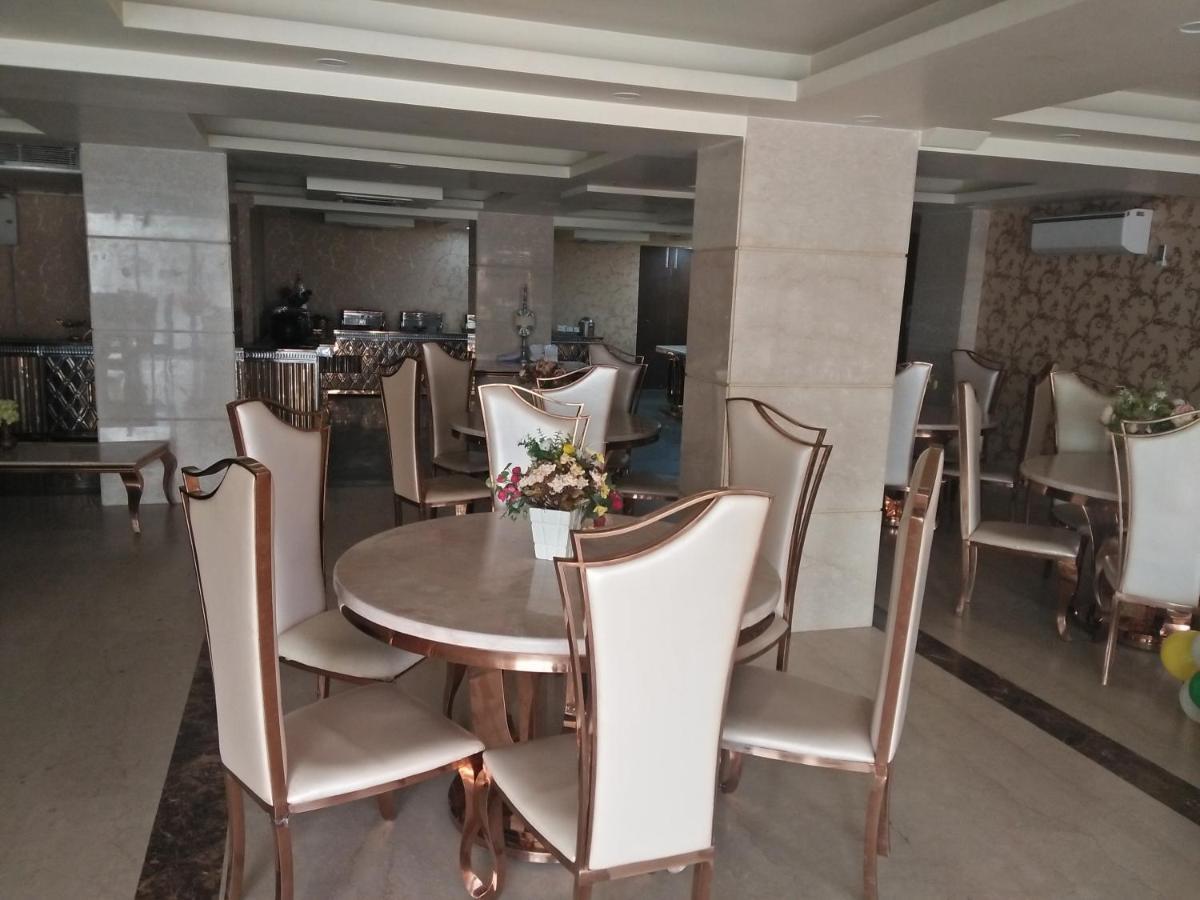 Hotel The Grand Parisian Delhi  Esterno foto